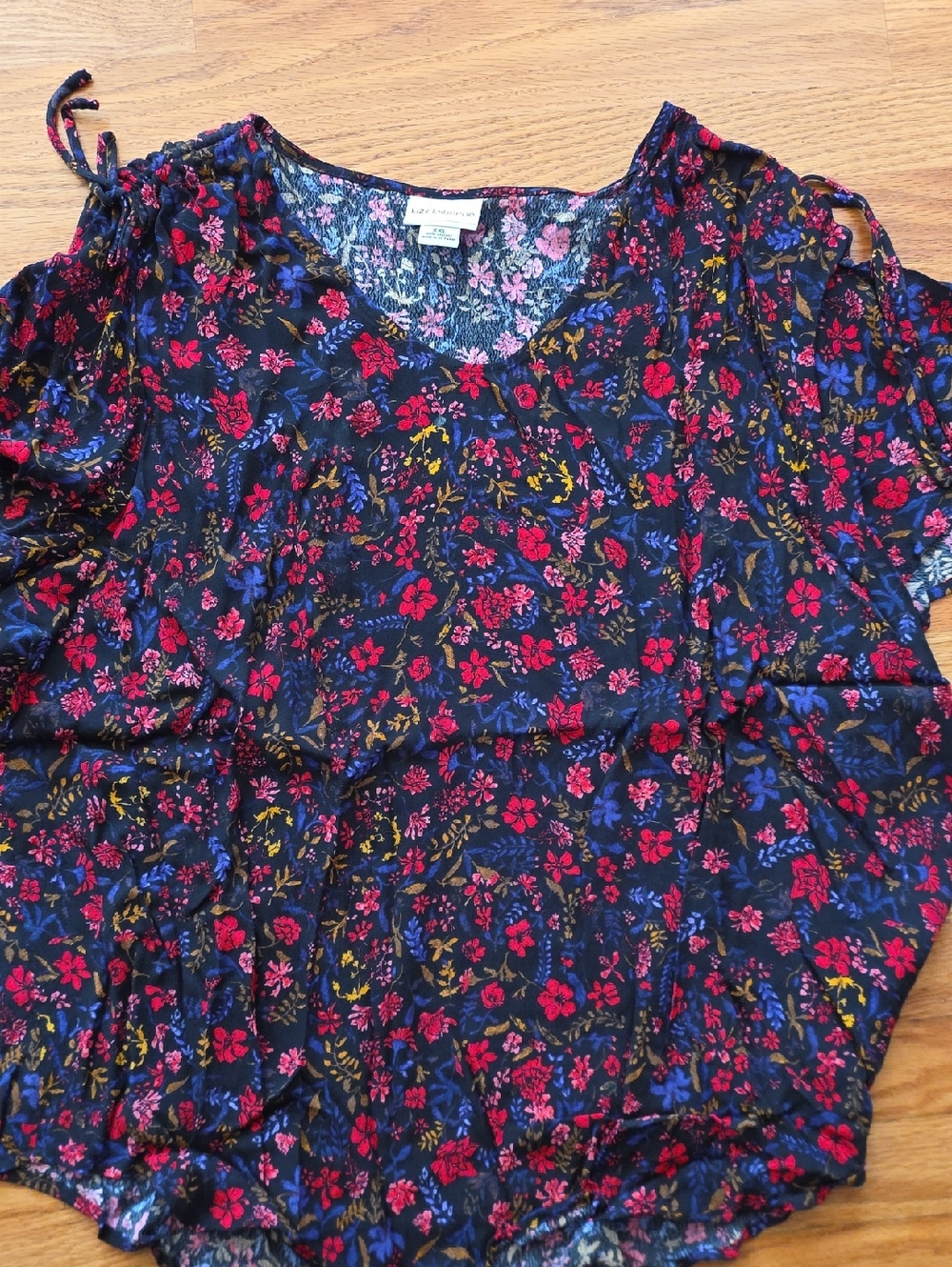 Liz Claiborne Floral Navy Viscose Top with Pink & Purple Accents